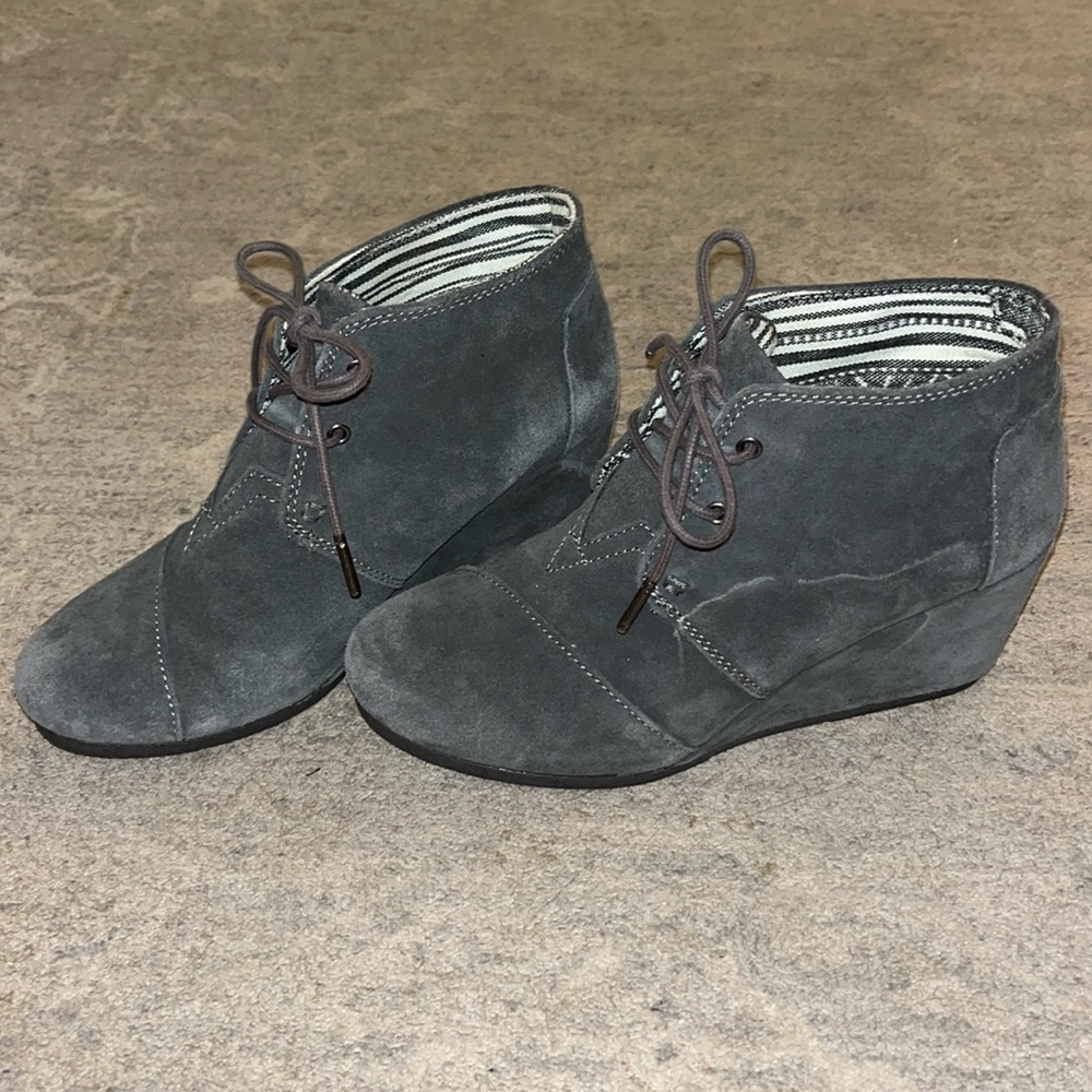 Tom’s gray wedges for women